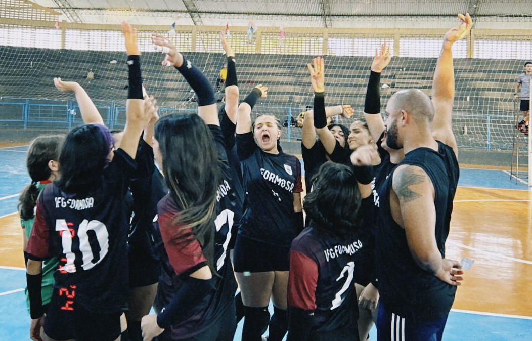 Time feminino estreia às 8h desta sexta